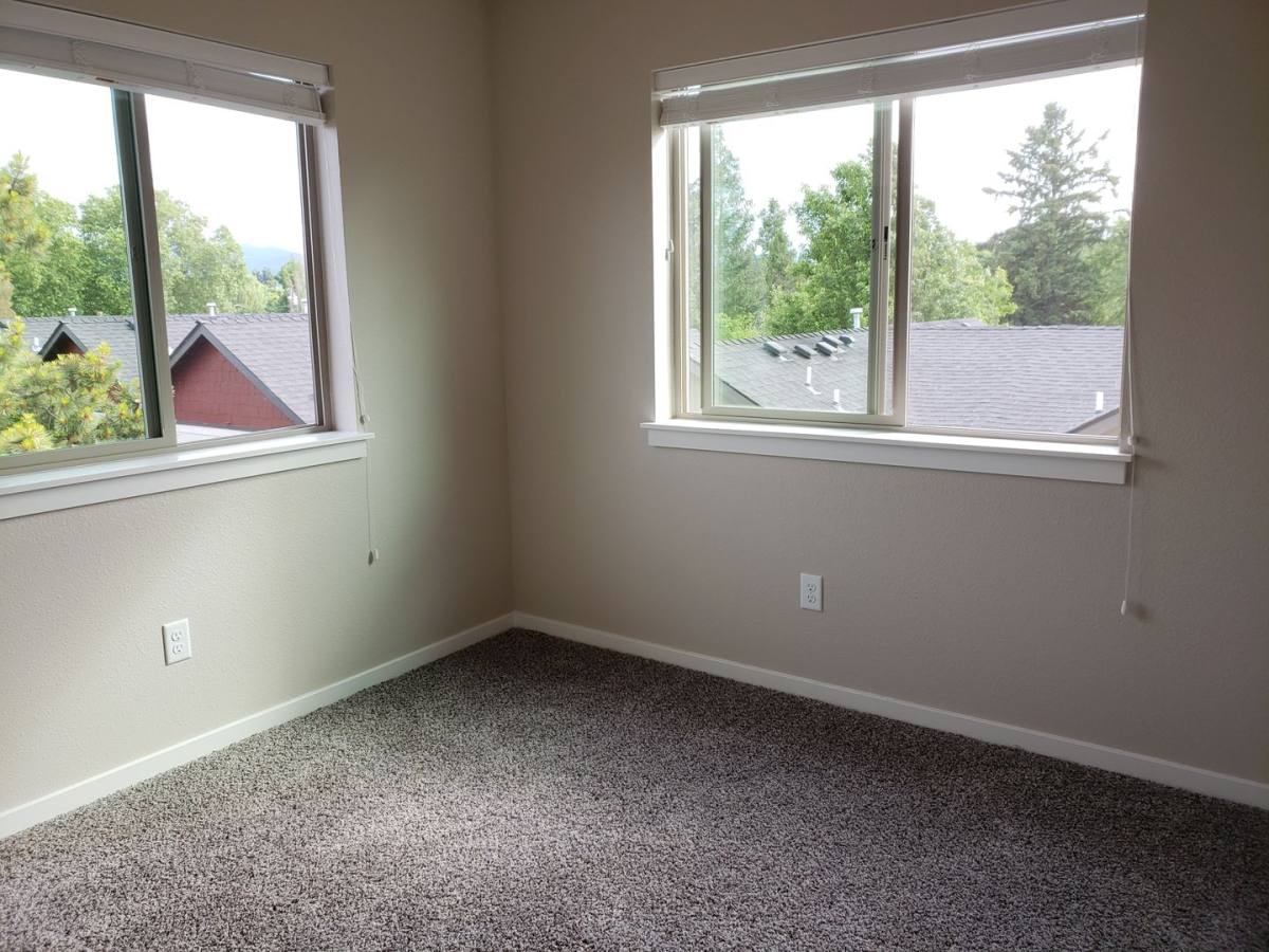 Apartment for rent at 249-261 Hiatt Lane, Central Point, OR 97502