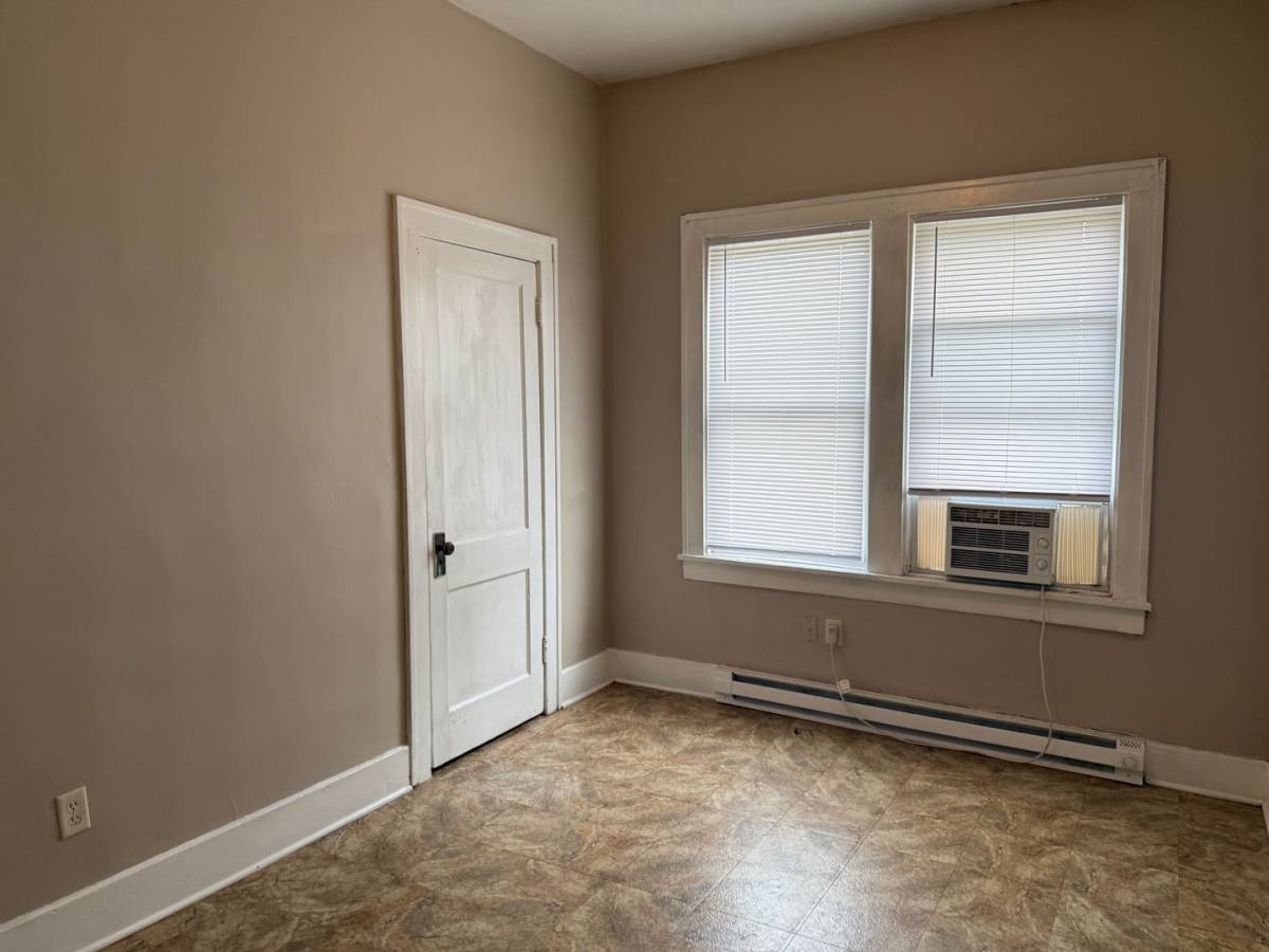 Apartment for rent at 831 N 9th St, Springfield, IL 62702