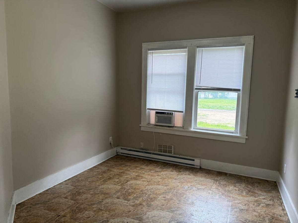 Apartment for rent at 831 N 9th St, Springfield, IL 62702