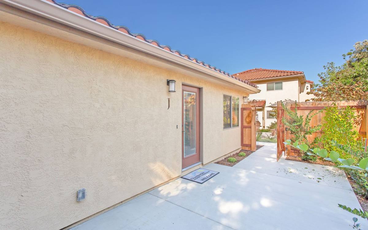Apartment for rent at 2855 Unicornio St, Carlsbad, CA 92009