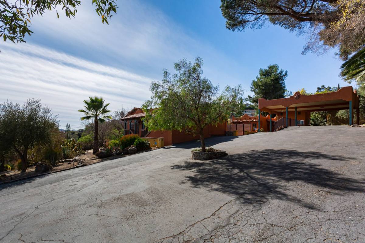House for rent at 8873 Golf Dr, Spring Valley, CA 91977