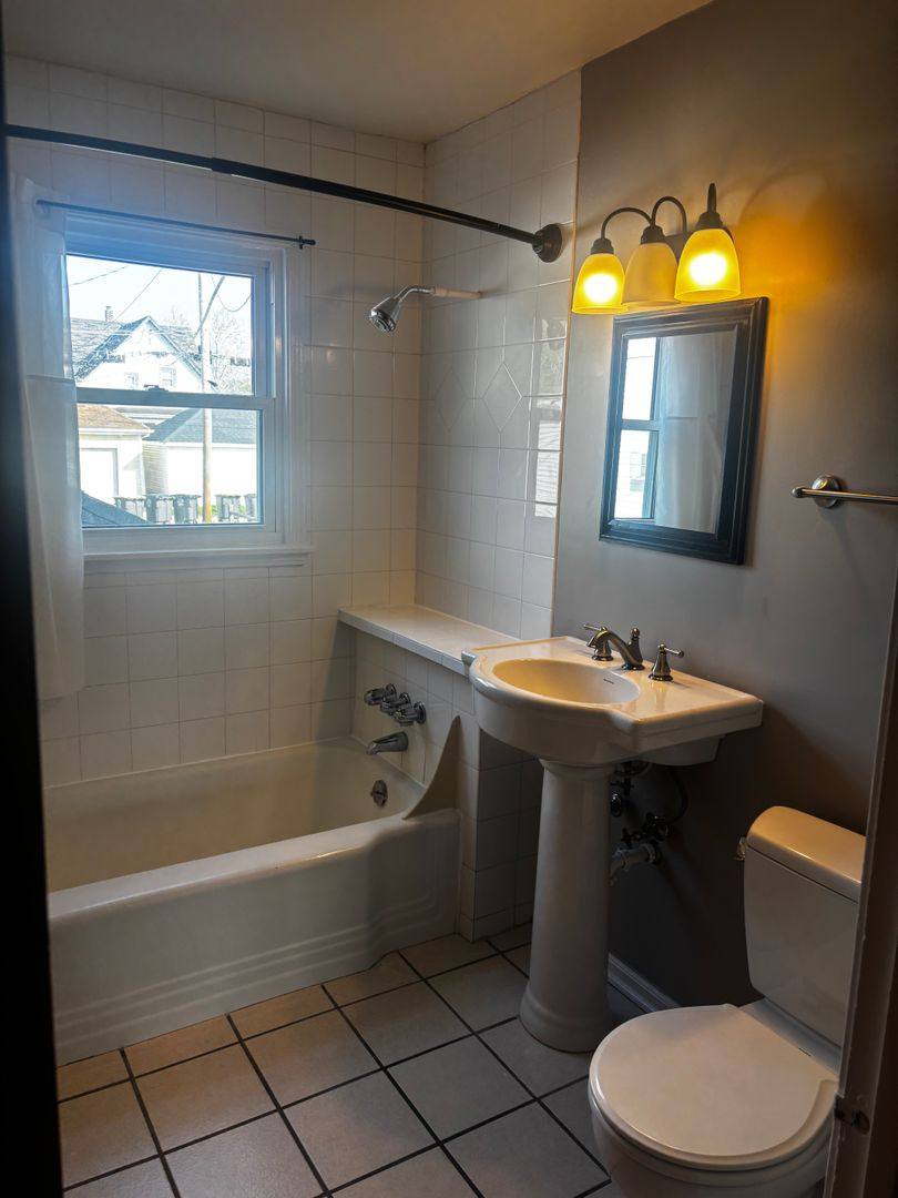 Apartment for rent at 1115 Edgewater Ave, Fort Wayne, IN 46805