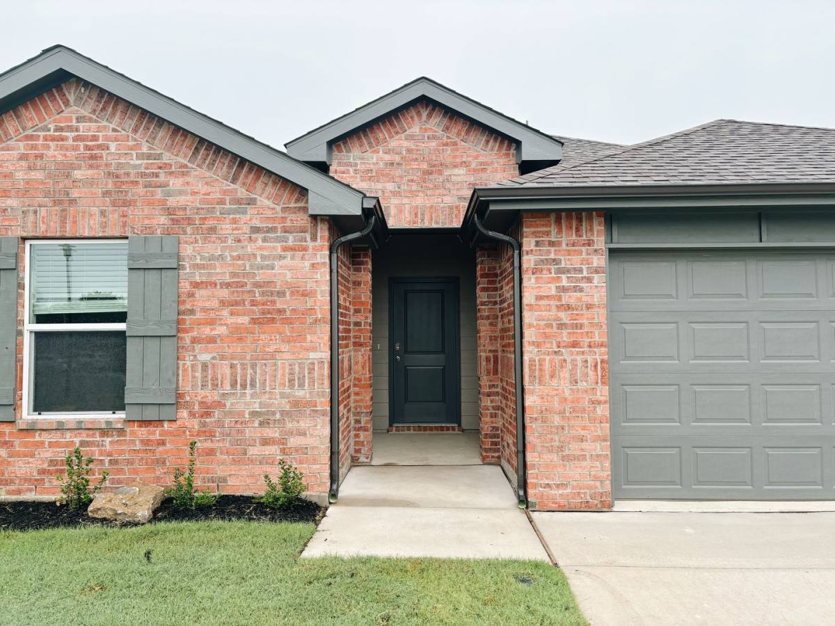 House for rent at 2013 E Urbana St, Broken Arrow, OK 74012