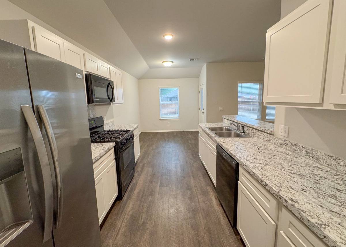 House for rent at 1109 S Appaloosa Lane, Mustang, OK 73064