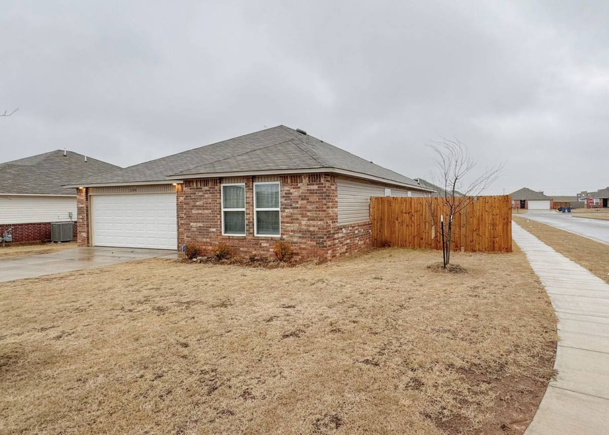House for rent at 1109 S Appaloosa Lane, Mustang, OK 73064