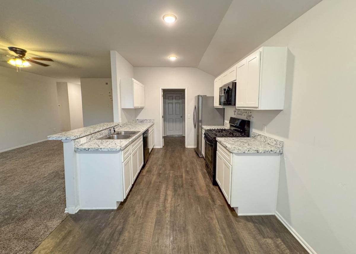 House for rent at 1109 S Appaloosa Lane, Mustang, OK 73064
