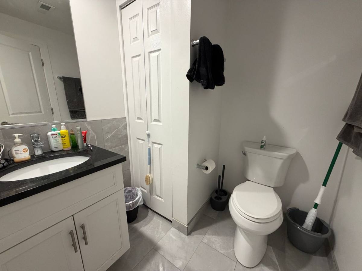 Apartment for rent at 652-54 W Roscoe, Chicago, IL 60657