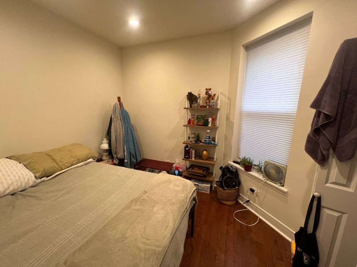 Apartment for rent at 652-54 W Roscoe, Chicago, IL 60657