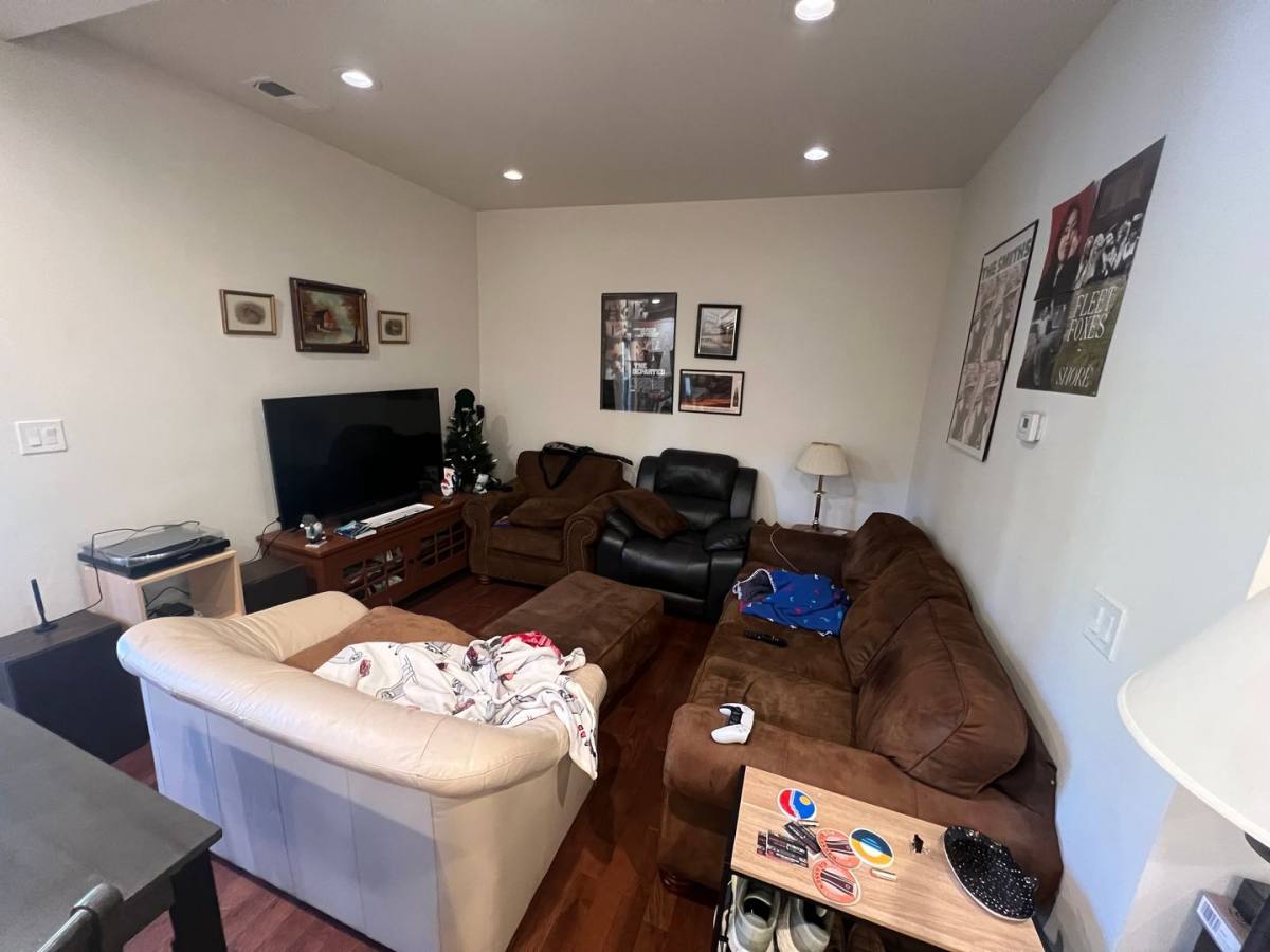 Apartment for rent at 652-54 W Roscoe, Chicago, IL 60657