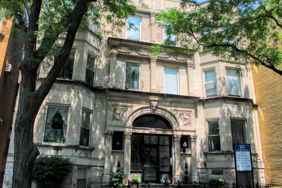 Apartment for rent at 652-54 W Roscoe, Chicago, IL 60657