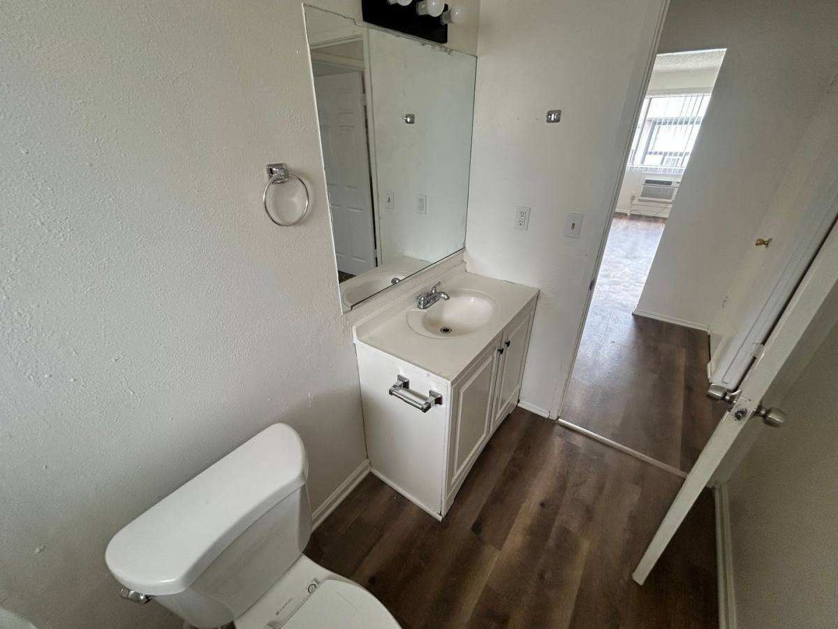 Apartment for rent at 804 Sutter Ave, Modesto, CA 95351