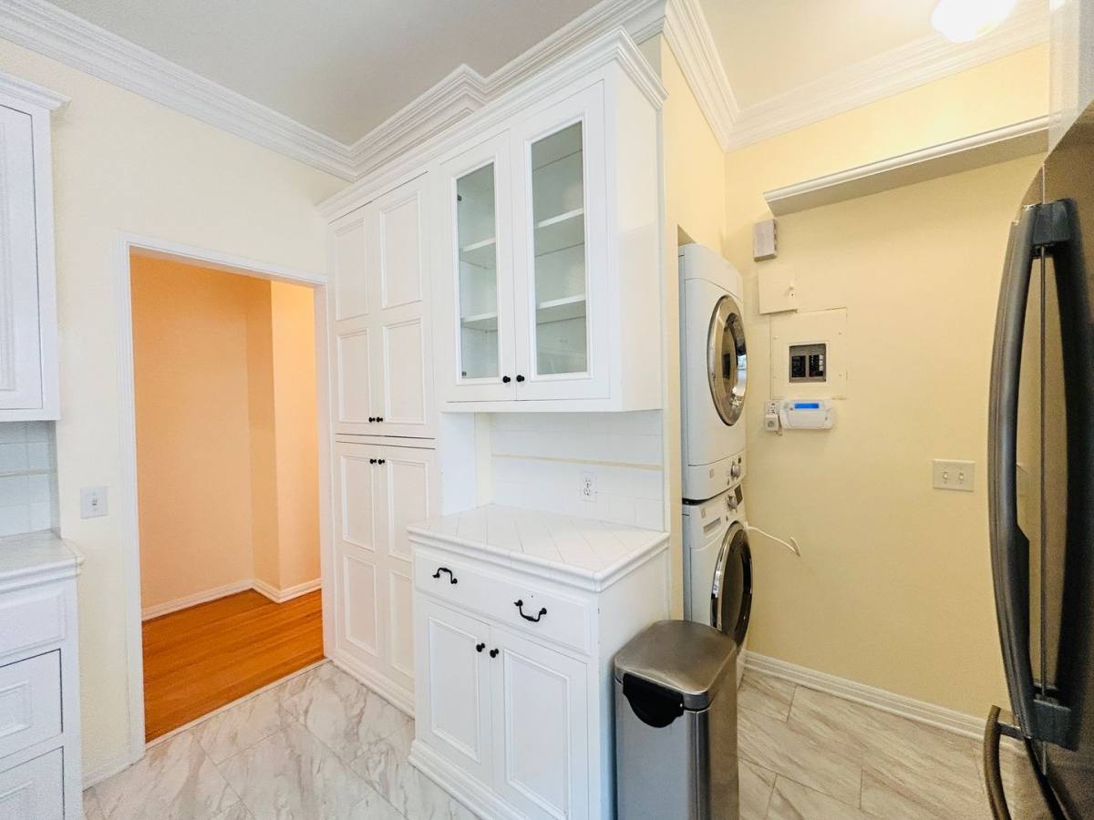Apartment for rent at 1200 S Alfred St, Los Angeles, CA 90035
