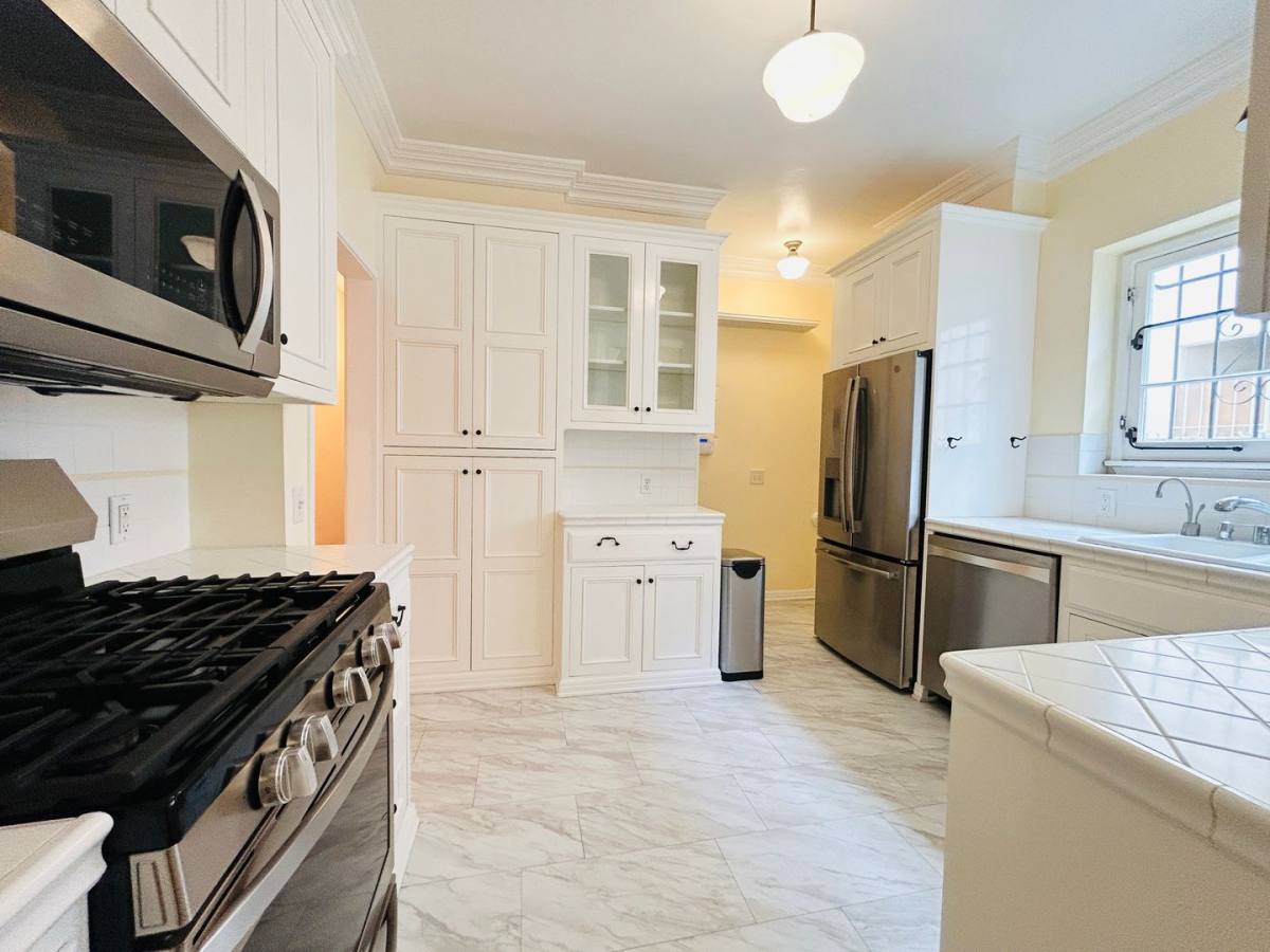 Apartment for rent at 1200 S Alfred St, Los Angeles, CA 90035