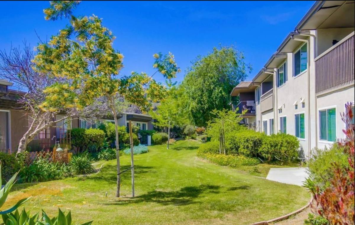 Townhouse for rent at 6322 Caminito Lazaro, San Diego, CA 92111