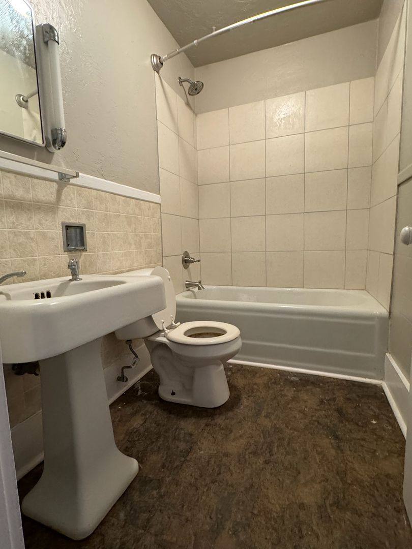 Apartment for rent at 202 E 14th St, Ada, OK 74820
