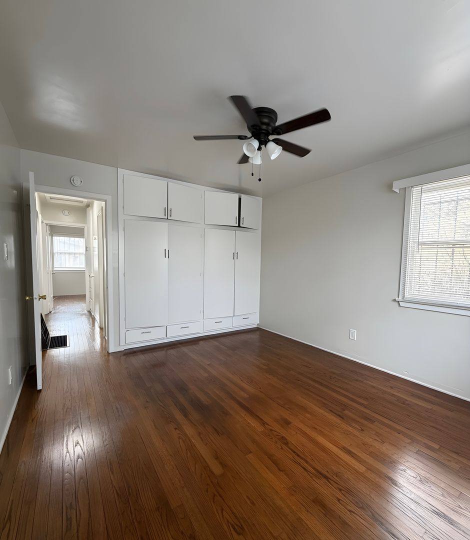 Apartment for rent at 231-233 W 81st St, Los Angeles, CA 90003