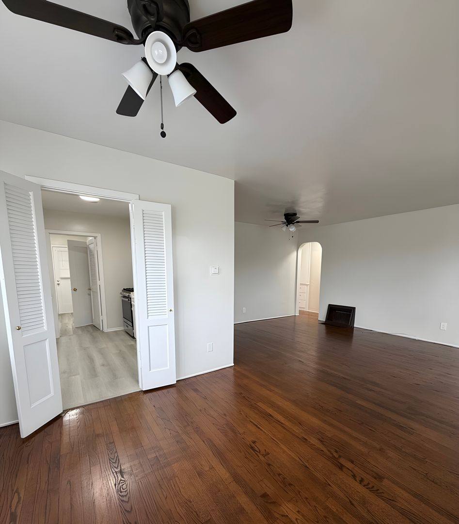 Apartment for rent at 231-233 W 81st St, Los Angeles, CA 90003