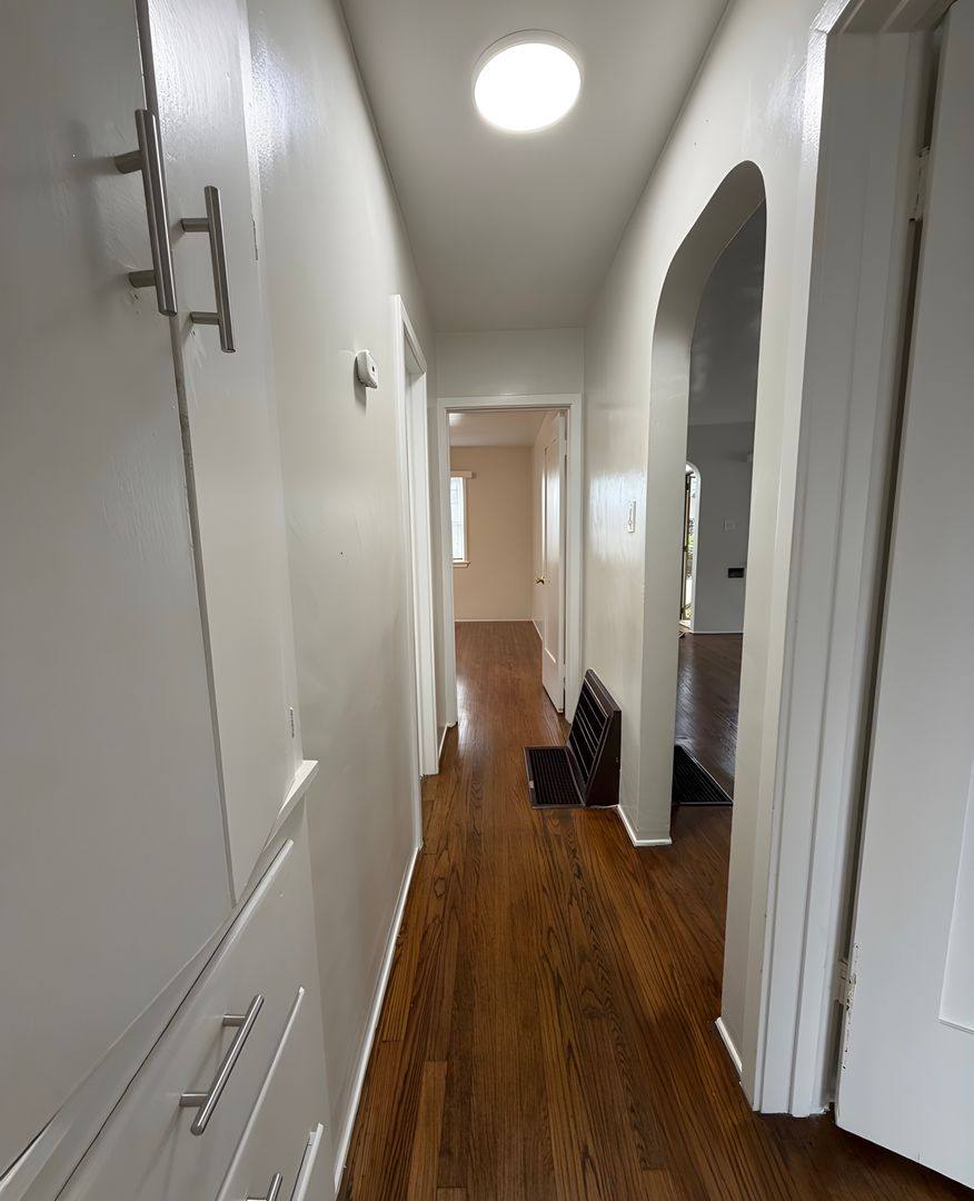 Apartment for rent at 231-233 W 81st St, Los Angeles, CA 90003
