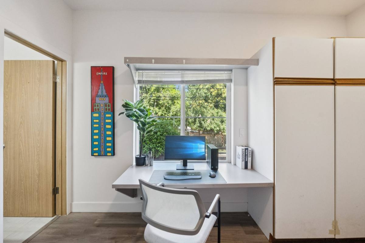 Apartment for rent at 4746 19th Ave NE, Seattle, WA 98105