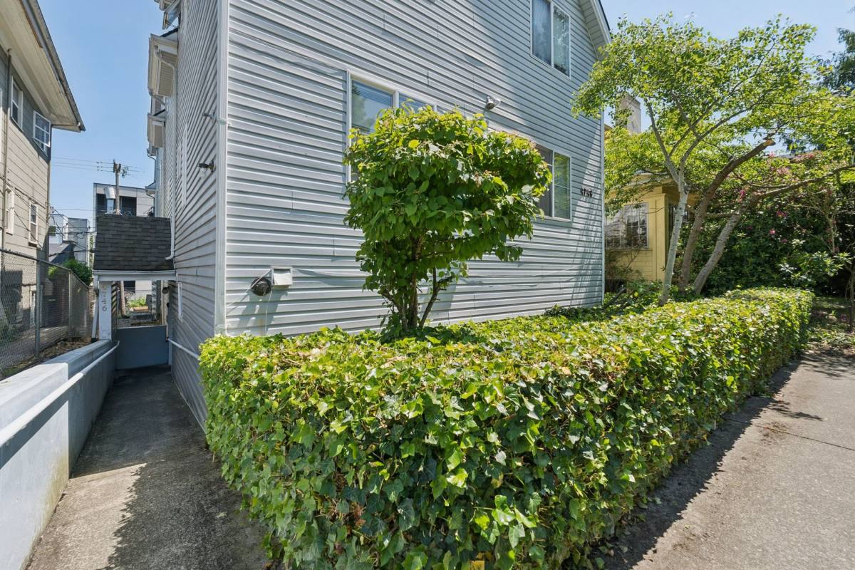 Apartment for rent at 4746 19th Ave NE, Seattle, WA 98105
