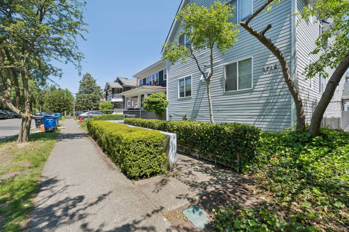 Apartment for rent at 4746 19th Ave NE, Seattle, WA 98105