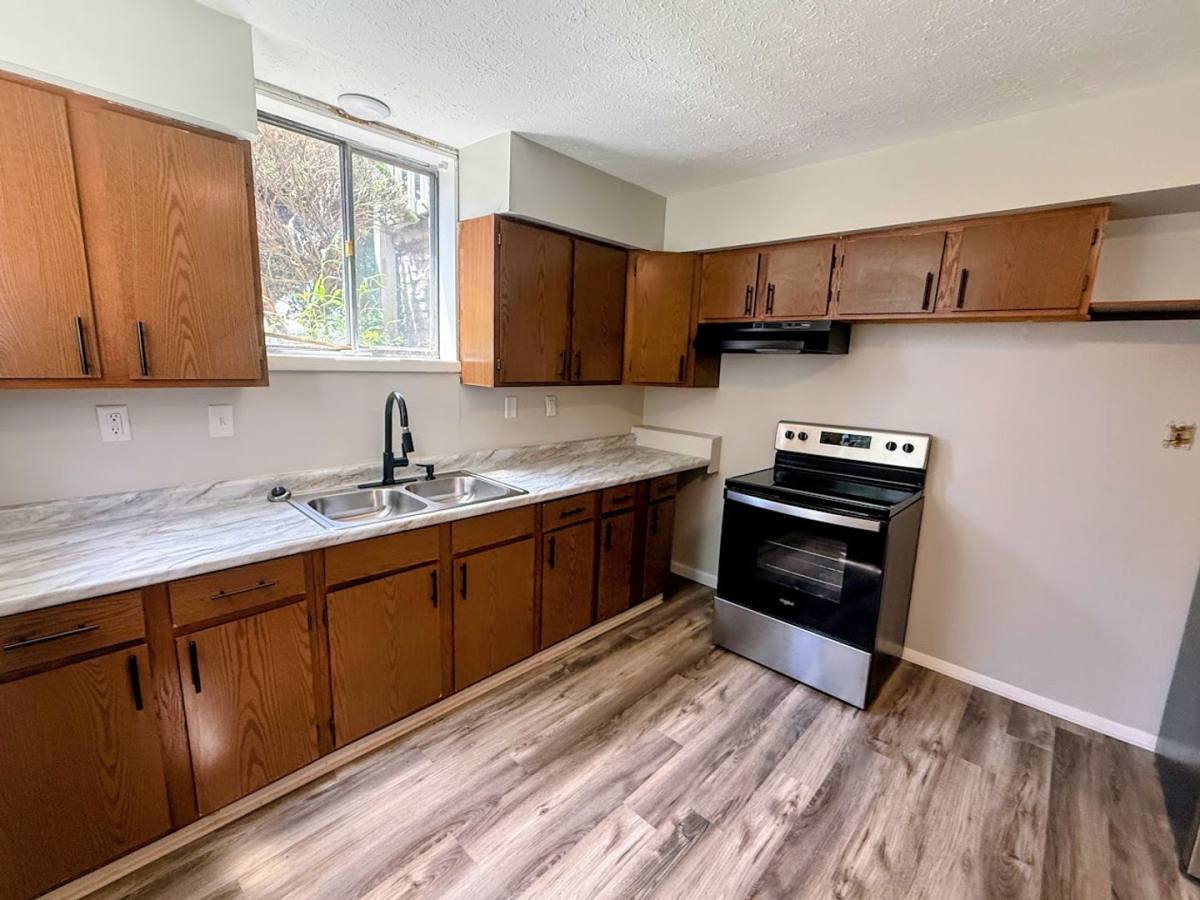 Apartment for rent at 323 Bender Ave, Akron, OH 44312