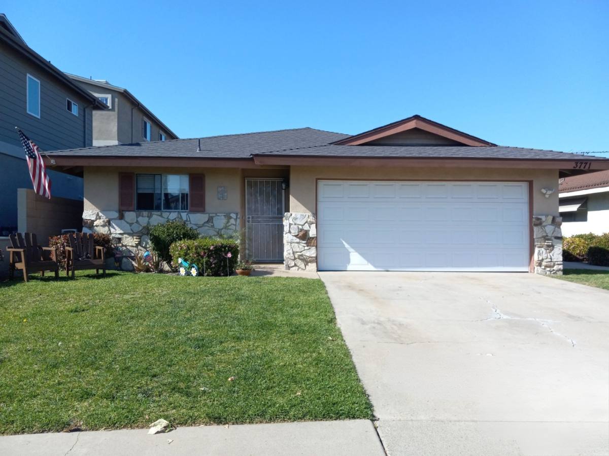 Townhouse for rent at 3771 Farquhar Ave, Los Alamitos, CA 90720