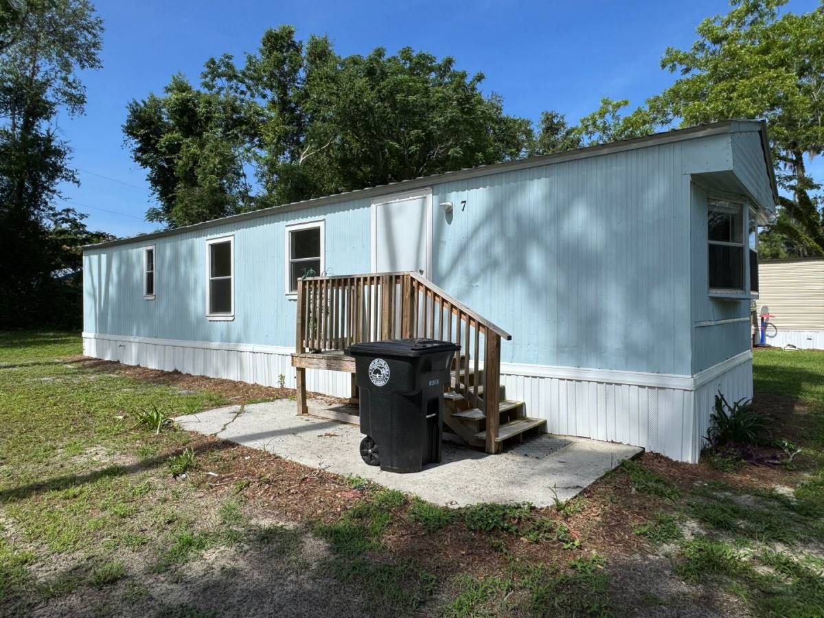 Apartment for rent at 1101 Davis St NE, Live Oak, FL 32064