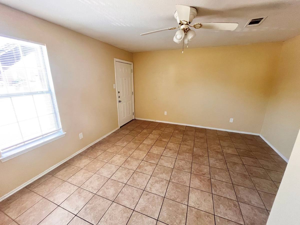 Townhouse for rent at 1703 Benttree Dr, Killeen, TX 76543