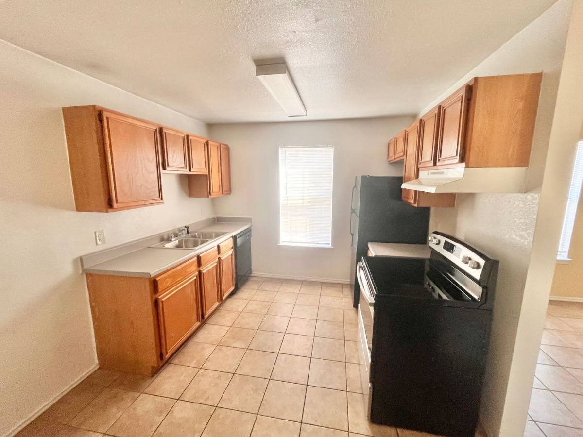 Townhouse for rent at 1703 Benttree Dr, Killeen, TX 76543
