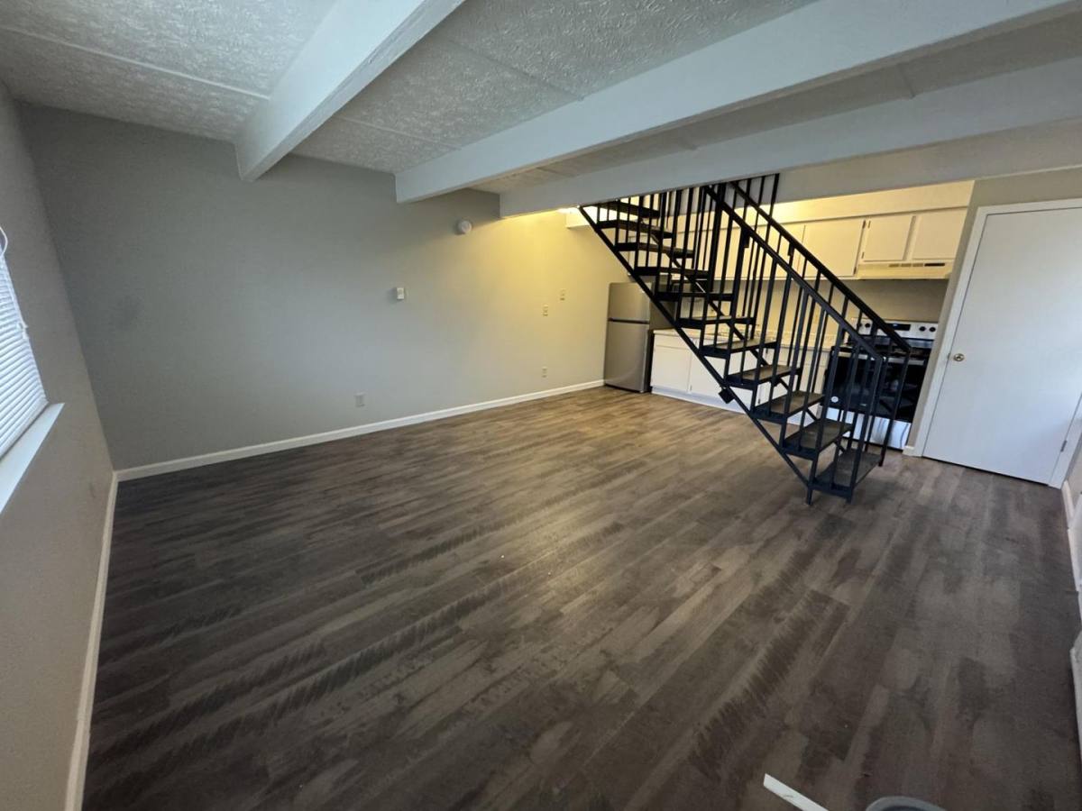 Townhouse for rent at 157 S High St, Hebron, OH 43025