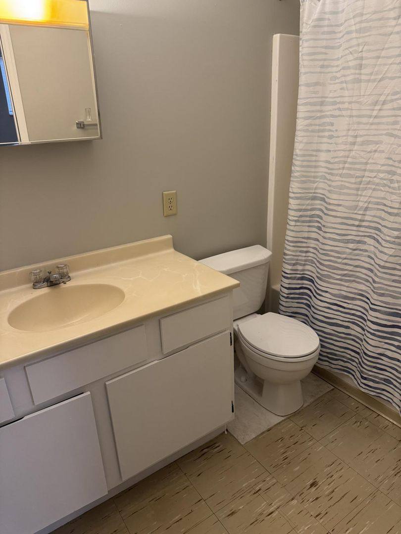 Townhouse for rent at 157 S High St, Hebron, OH 43025