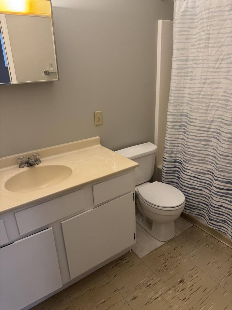 Townhouse for rent at 157 S High St, Hebron, OH 43025