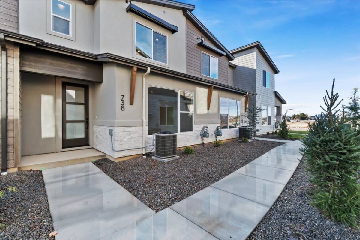 Townhouse for rent at 736 S Calhoun Lane, Star, ID 83669