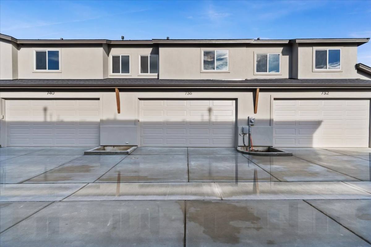 Townhouse for rent at 736 S Calhoun Lane, Star, ID 83669