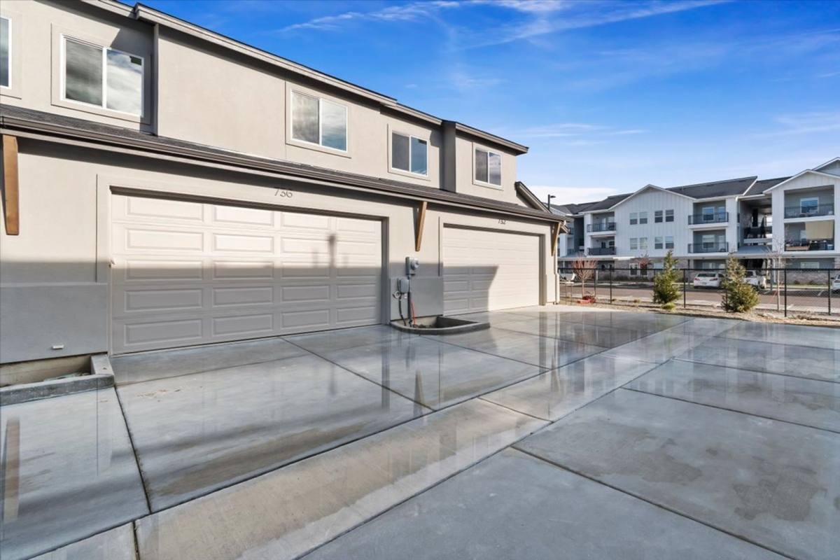 Townhouse for rent at 736 S Calhoun Lane, Star, ID 83669