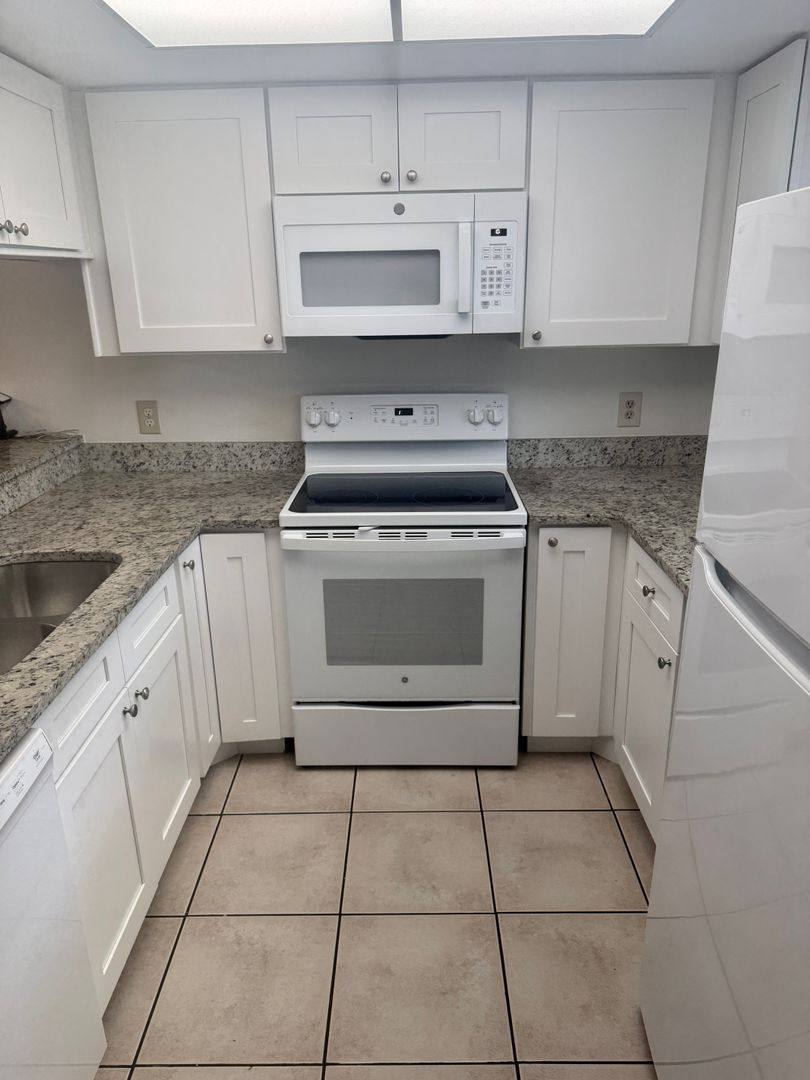 Apartment for rent at 402 Big Cedar Way, Brandon, FL 33510