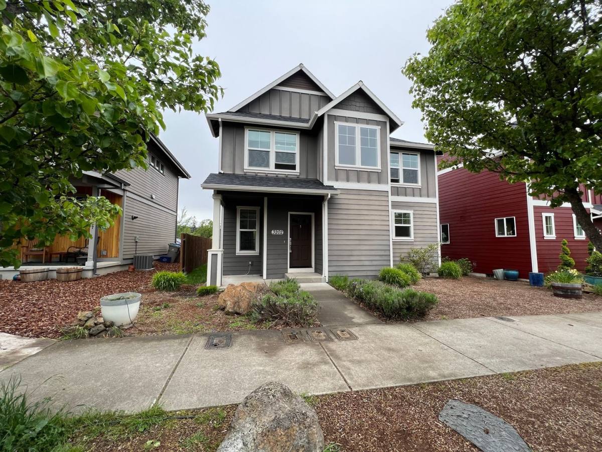 House for rent at 3202 Sherman Ave, Hood River, OR 97031