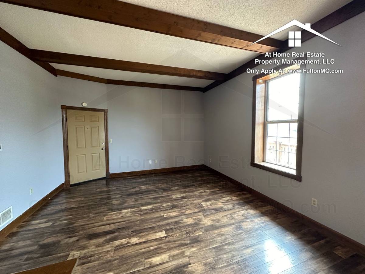 Apartment for rent at 103 E 10th St #21, Fulton, MO 65251