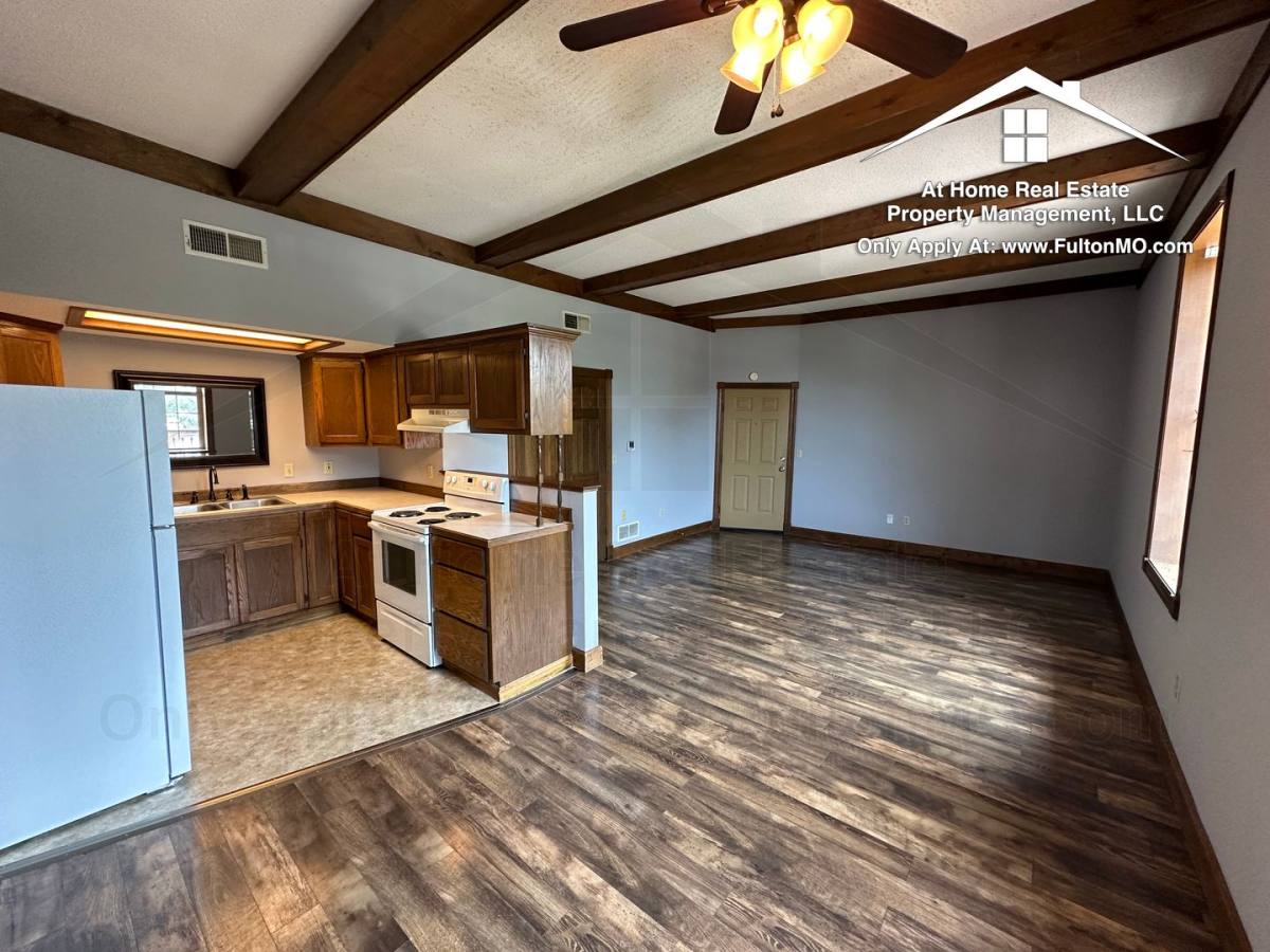 Apartment for rent at 103 E 10th St #21, Fulton, MO 65251