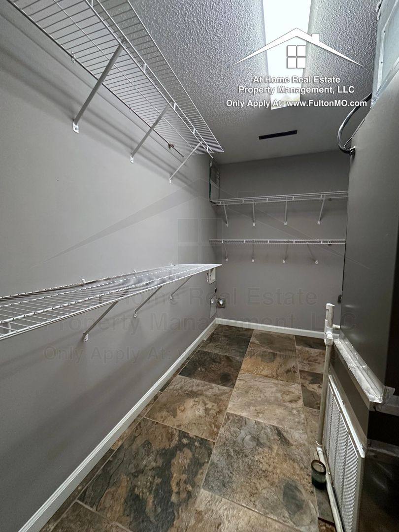 Apartment for rent at 107 Spruce Dr, Fulton, MO 65251