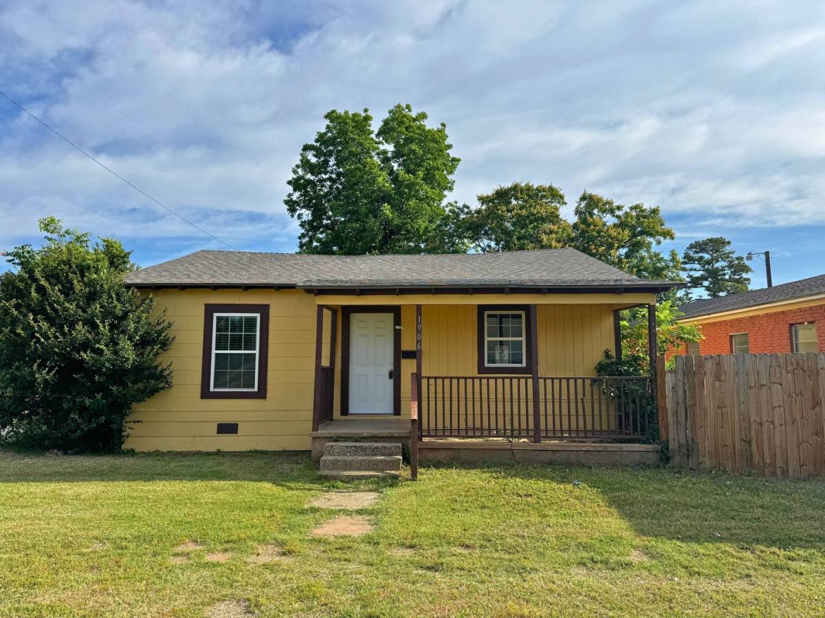 House for rent at 1906 8th St, Wichita Falls, TX 76301