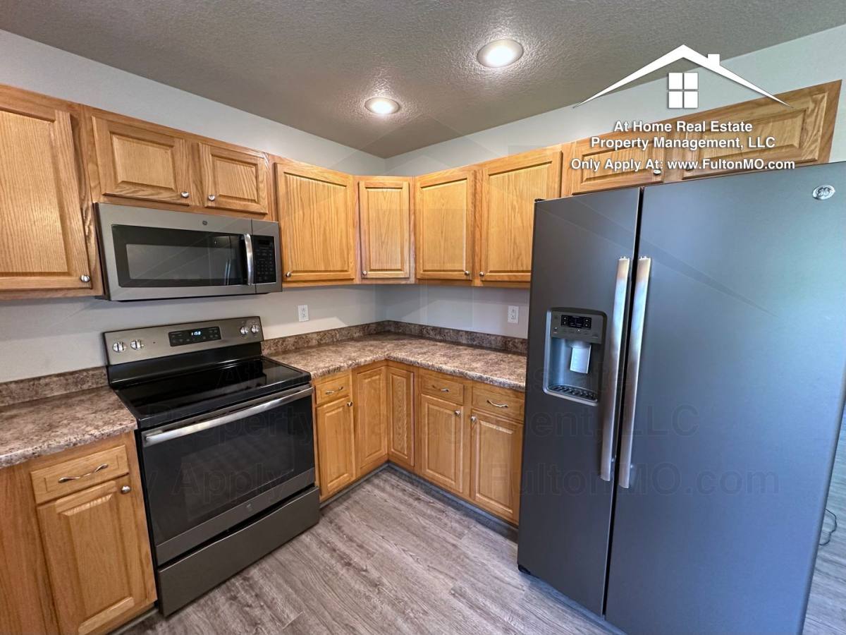 House for rent at 1002 Cote Sans Dessein Rd, Fulton, MO 65251