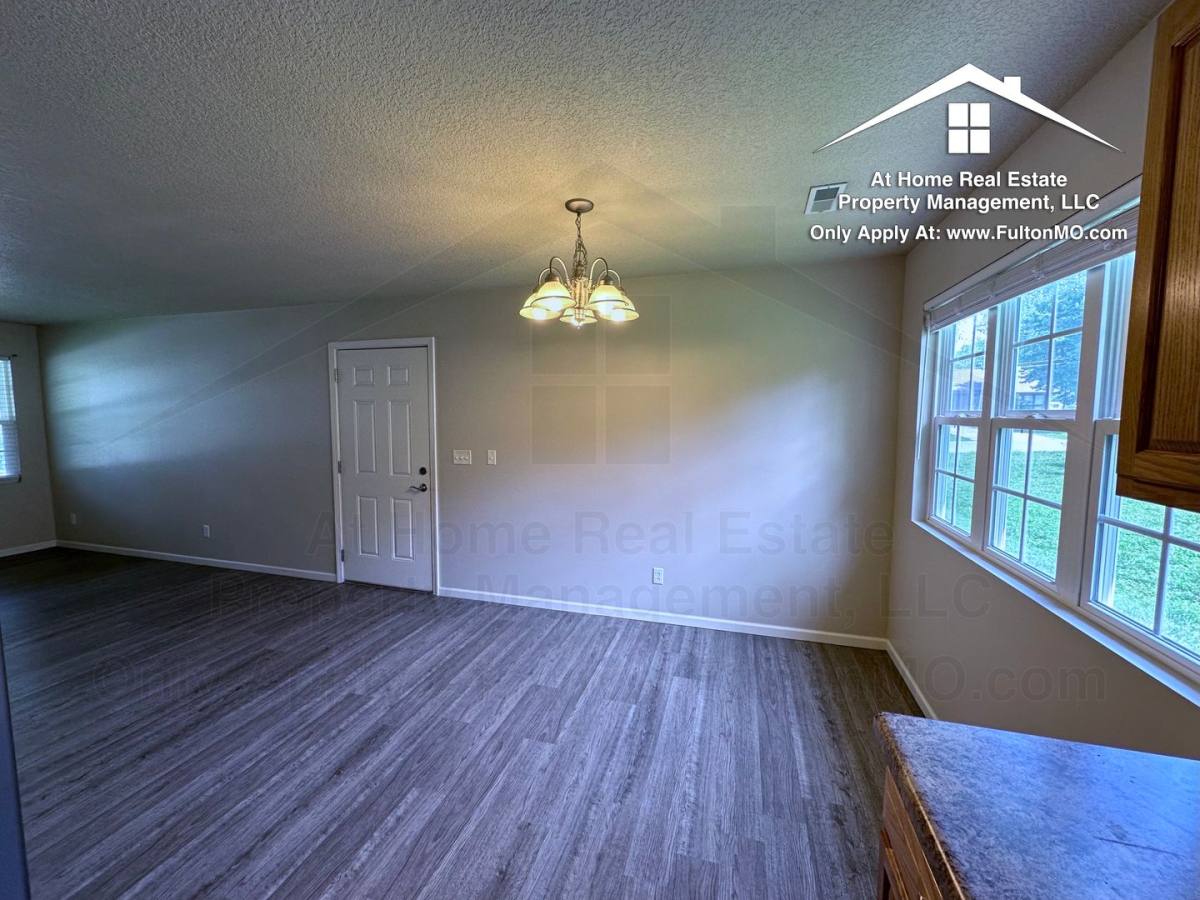 House for rent at 1002 Cote Sans Dessein Rd, Fulton, MO 65251