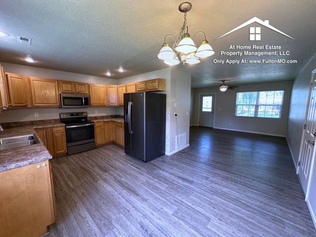 House for rent at 1002 Cote Sans Dessein Rd, Fulton, MO 65251