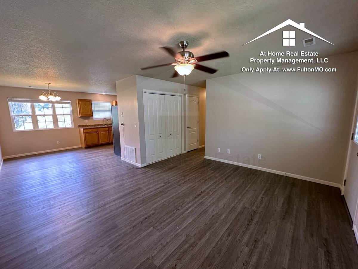 House for rent at 1002 Cote Sans Dessein Rd, Fulton, MO 65251
