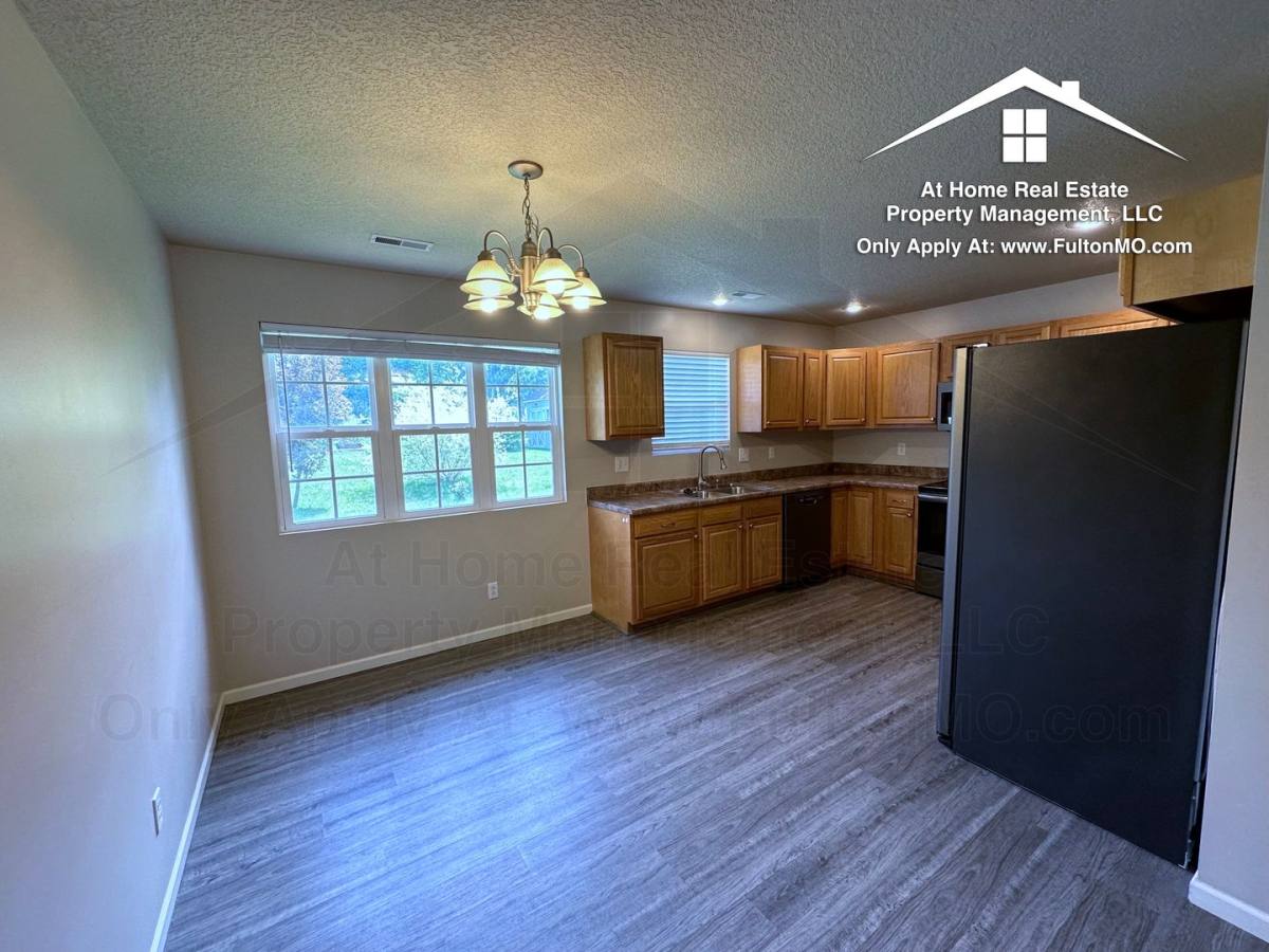 House for rent at 1002 Cote Sans Dessein Rd, Fulton, MO 65251