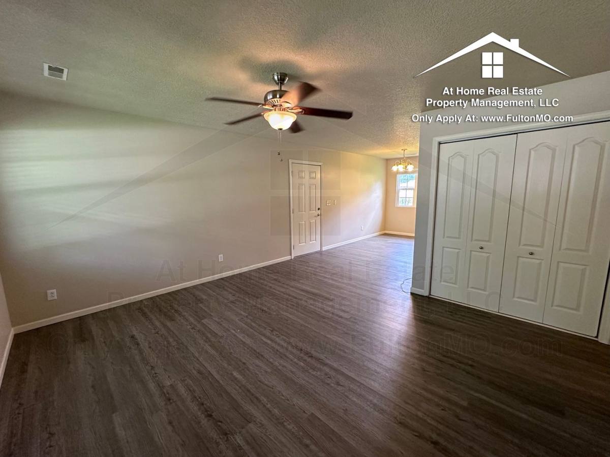 House for rent at 1002 Cote Sans Dessein Rd, Fulton, MO 65251