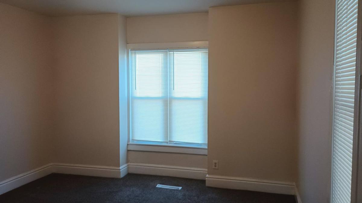 House for rent at 449 Park Ave, Newark, OH 43055