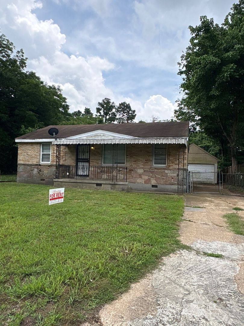 House for rent at 1541 Roosevelt Ave, Memphis, TN 38127